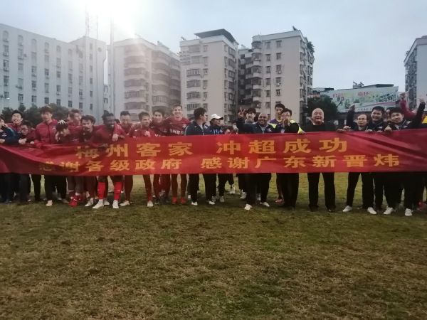 被继夫调教的小说h含苞待放